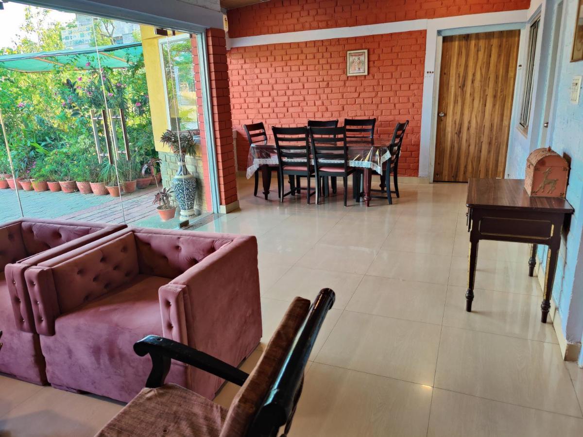 Brick Field Hotel Váránaszi Kültér fotó
